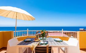 Beachfront Triplex With Swimming Pool & Parking